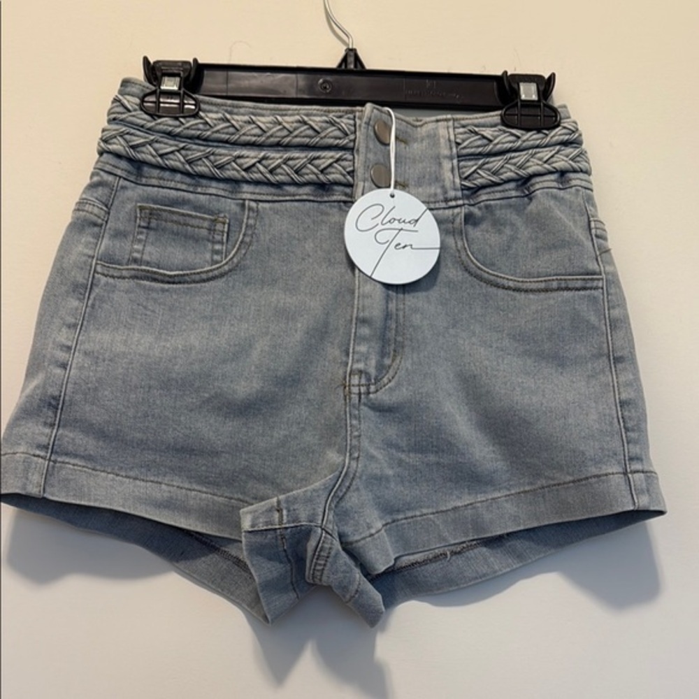 New High Waist Gray Denim Shorts with Cuffed Hem